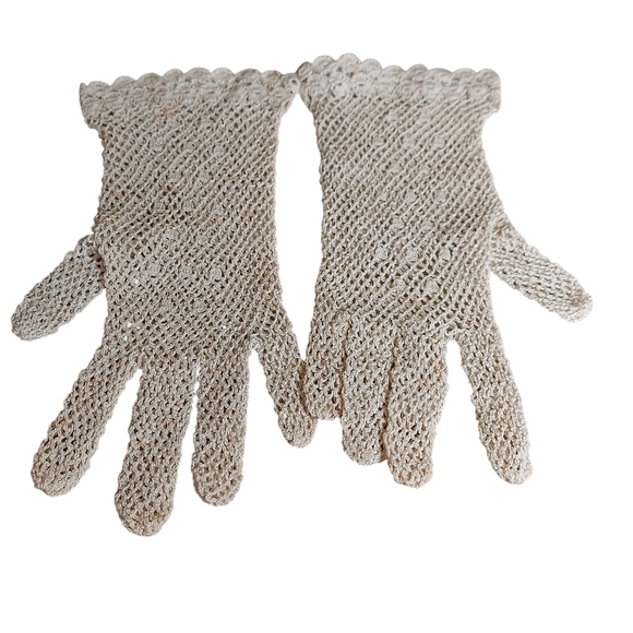 Vintage Ivory Cream Victorian Crochet Lacey Mesh Wrist Length Feminine Gloves - Picture 7 of 16